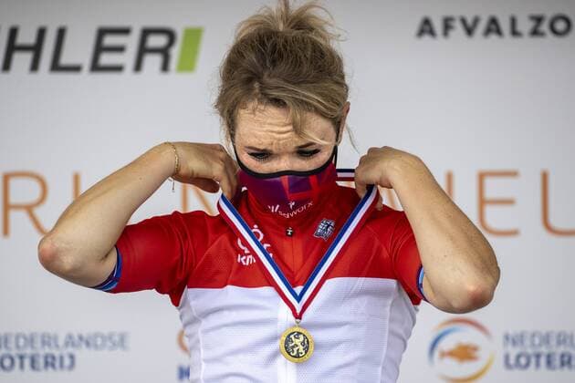 WIJSTER - Winner Amy Pieters on the podium after the Dutch National Cycling Championships for women professionals on and around the VAM mountain. ANP VINCENT JANNINK Wijster xVIxHollandsexHoogtex xxANPxIVx