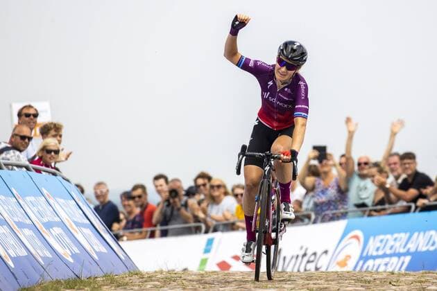 WIJSTER - Amy Pieters wins the Dutch National Cycling Championships for women professionals on and around the VAM mountain. ANP VINCENT JANNINK Wijster xVIxHollandsexHoogtex xxANPxIVx