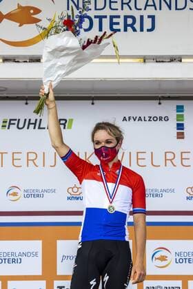 WIJSTER - Winner Amy Pieters on the podium after the Dutch National Cycling Championships for women professionals on and around the VAM mountain. ANP VINCENT JANNINK Wijster xVIxHollandsexHoogtex xxANPxIVx
