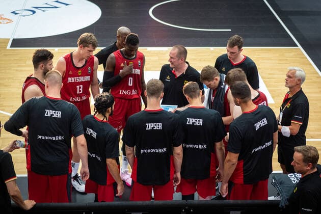 Basketball Hamburg 19.06.2021 Supercup Nationalmannschaft Deutschland (GER) - Tunesien (TUN) Team Deutschland mit Henrik Rödl (Deutschland, Bundestrainer) Rodl Roedl