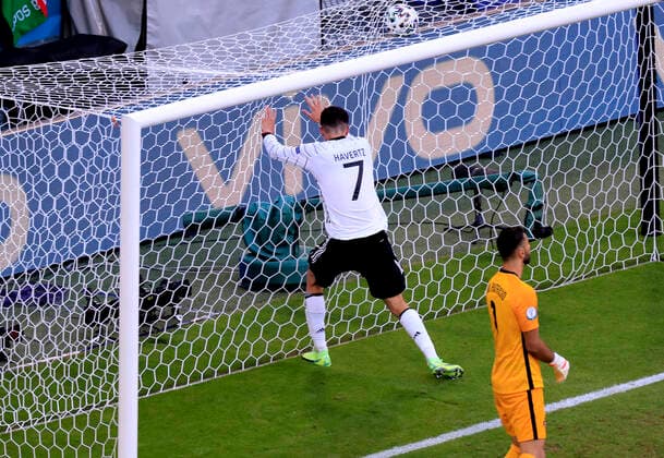 HAVERTZ Kai Team Deutschland erzielt das 3 : 1 gegen Torwart PATRICIO Rui UEFA Fussball Europameisterschaften 2020 Vorrunden Spiel Portugal - Deutschland 2 : 4 am 19.Juni 2021 in Muenchen DFL REGULATIONS PROHIBIT ANY USE OF PHOTOGRAPHS as IMAGE SEQUENCES and or QUASI-VIDEO