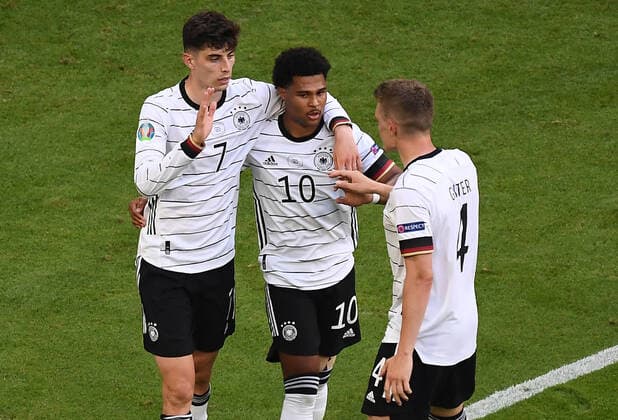 19.06.2021, xjhx, Fussball Europameisterschaft 2020 Gruppe F, Deutschland - Portugal emspor, v.l. Kai Havertz (Deutsche Fussball Nationalmannschaft DFB), Serge Gnabry (Deutsche Fussball Nationalmannschaft DFB), Matthias Ginter (Deutsche Fussball Nationalmannschaft DFB) celebrate the goal, Der Torjubel zum Muenchen