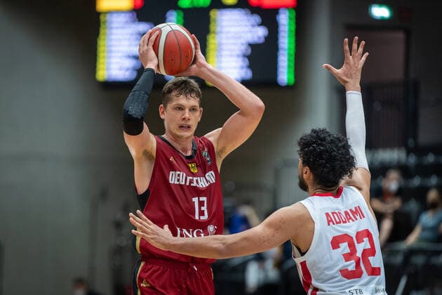 Basketball Hamburg 19.06.2021 Supercup Nationalmannschaft Deutschland (GER) - Tunesien (TUN) Moritz Wagner (Deutschland, No.13) Ahmed Addami (Tunesien, No.32)