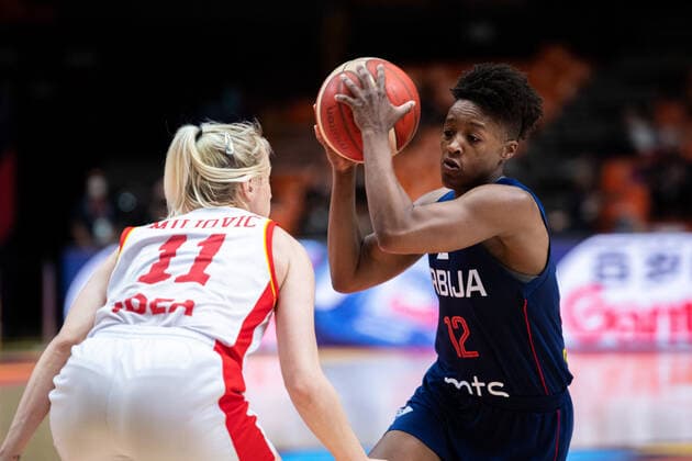 210620 Bozica Mujovic of Montenegro and Yvonne Anderson of Serbia during the FIBA Women s Eurobasket match between Montenegro and Serbia on June 20, 2021 in Valencia. Photo: Maxim ThorÃ BILDBYRAN kod MT MT0191 basket basketball national team, Nationalteam fiba women s eurobasket basket-em Montenegro Serbien serbia dam bbeng dag 4 Copyright: MAXIMxTHORE BB210620MT027