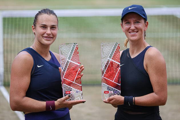 Im Bild: Siegerinnen 2021: Aryna SABALENKA (BLR) und Victoria AZARENKA (BLR) Doppel-Finale, bett1open 2021, Berlin, LTTC Rot-Weiß - Steffi-Graf-Stadion, 20.06.2021,