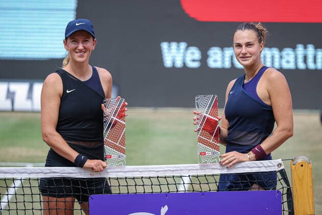 Im Bild: Siegerinnen 2021: Victoria AZARENKA (BLR) und Aryna SABALENKA (BLR) Doppel-Finale, bett1open 2021, Berlin, LTTC Rot-Weiß - Steffi-Graf-Stadion, 20.06.2021,