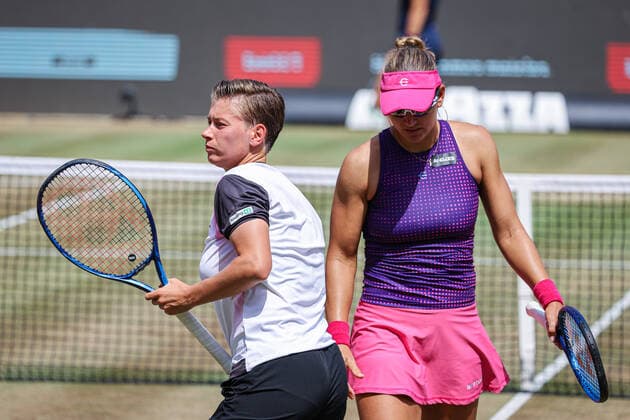 Im Bild: Demi SCHUURS (NED) und Nicole MELICHAR (USA) Doppel-Finale, bett1open 2021, Berlin, LTTC Rot-Weiß - Steffi-Graf-Stadion, 20.06.2021,