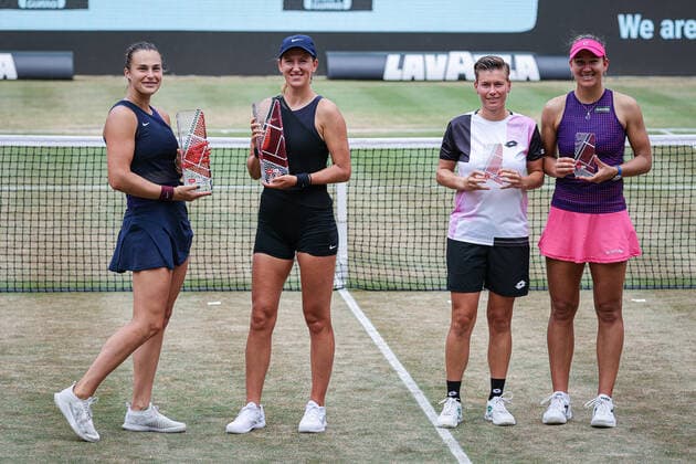 Im Bild: Siegerinnen 2021: Aryna SABALENKA (BLR) und Victoria AZARENKA (BLR), Zweitplatzierte: Demi SCHUURS (NED) und Nicole MELICHAR (USA) Doppel-Finale, bett1open 2021, Berlin, LTTC Rot-Weiß - Steffi-Graf-Stadion, 20.06.2021,