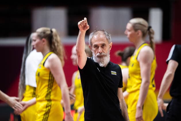 210620 head coach Marco Crespi of Sweden after the FIBA Women s Eurobasket match between Sweden and Belarus on June 20, 2021 in Valencia. Photo: Maxim ThorÃ BILDBYRAN kod MT MT0192 basket basketball national team, Nationalteam fiba women s eurobasket basket-em sverige sweden belarus vitryssland dam bbeng dag 4 Copyright: MAXIMxTHORE BB210620MT075