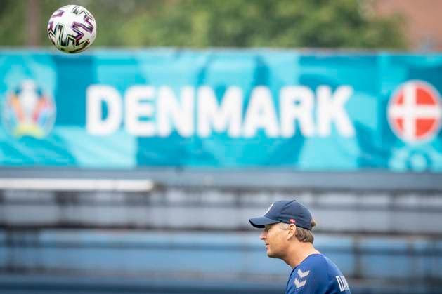 Danmarks landstraener Kasper Hjulmand under EM-landsholdets traening i Helsingoer, soendag den 20. juni 2021. Fodboldlandsholdet moeder mandag Rusland i gruppe B under EM.. , Elsinore Denmark Copyright: RitzauxScanpix MadsxClausxRasmussenx cop105 spdk20210620-164830-L