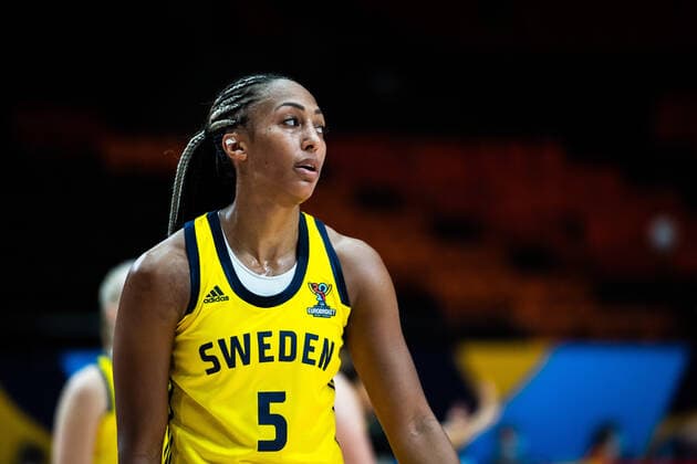 210620 Kalis Loyd of Sweden looks dejected during the FIBA Women s Eurobasket match between Sweden and Belarus on June 20, 2021 in Valencia. Photo: Maxim ThorÃ BILDBYRAN kod MT MT0192 basket basketball national team, Nationalteam fiba women s eurobasket basket-em sverige sweden belarus vitryssland dam bbeng dag 4 depp Copyright: MAXIMxTHORE BB210620MT088