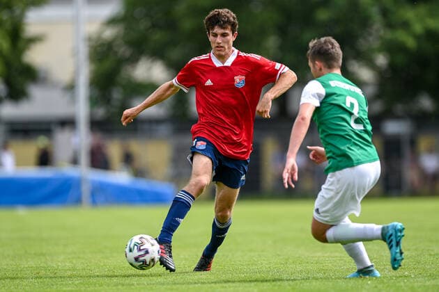 v.li.: (Unterhaching, 20) Sebastian Lorz (Schweinfurt, 2) im Zweikampf, Duell, duel, tackle, Dynamik, Action, Aktion, 6 20 2021, Unterhaching (Deutschland), Fussball, Relegation zur A-Junioren-Bundesliga, SpVgg Unterhaching U19 - 1. FC Schweinfurt 05 U19