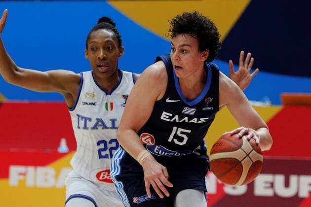 Greece s player Artemis Spanou (R) in action against Italy Olbis Andre (L) during their national teams Women Eurobasket 2021 match at San Luis pavilion in Valencia, eastern Spain, 20 June 2021. GREECE - ITALY !ACHTUNG: NUR REDAKTIONELLE NUTZUNG!  Copyright: xMiguelxÁngelxPolox GRAF4546 20210620-637598112444175459