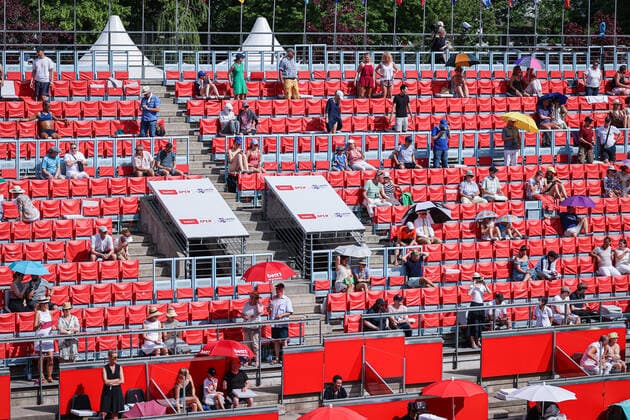 Im Bild: Zuschauer am Finaltag im Steffi-Graf-Stadion Einzel-Finale, bett1open 2021, Berlin, LTTC Rot-Weiß - Steffi-Graf-Stadion, 20.06.2021,