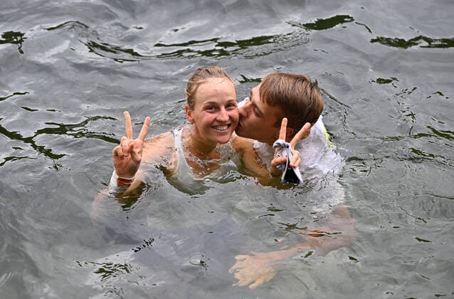 2021WTA bett1 Open Berlin Liudmilla Samsonova , (RUS) and Coach Alessandro Dumitrache swimming in the Hundekehle Lake