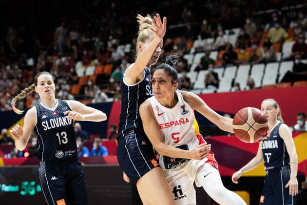 210620 Cristina Ouvina of Spain during the FIBA Women s Eurobasket match between Spain and Slovakia on June 20, 2021 in Valencia. Photo: Maxim ThorÃ BILDBYRAN kod MT MT0193 basket basketball national team, Nationalteam fiba women s eurobasket basket-em spanien spain slovakien slovakia dam bbeng dag 4 Copyright: MAXIMxTHORE BB210620MT146