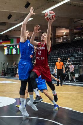 Basketball Hamburg 20.06.2021 Supercup Nationalmannschaft Deutschland (GER) - Italien (ITA) Andreas Obst (Deutschland, No.42) Nicolo Melli (Italien, No.09)