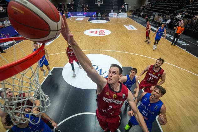 Basketball Hamburg 20.06.2021 Supercup Nationalmannschaft Deutschland (GER) - Italien (ITA) Johannes Voigtmann (Deutschland, No.07)