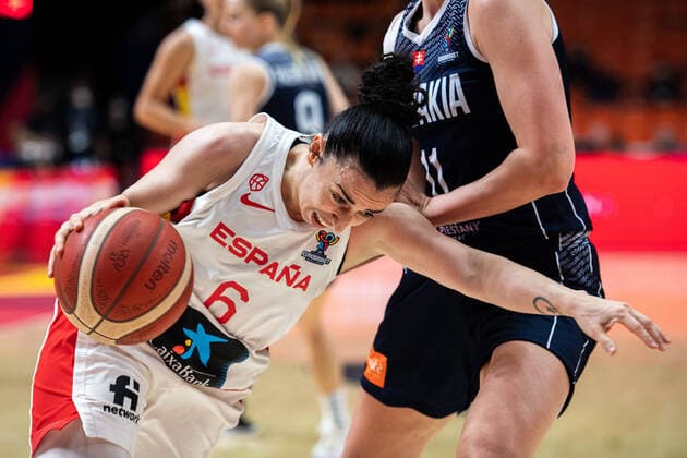 210620 Silvia Dominguez of Spain during the FIBA Women s Eurobasket match between Spain and Slovakia on June 20, 2021 in Valencia. Photo: Maxim ThorÃ BILDBYRAN kod MT MT0193 basket basketball national team, Nationalteam fiba women s eurobasket basket-em spanien spain slovakien slovakia dam bbeng dag 4 Copyright: MAXIMxTHORE BB210620MT156