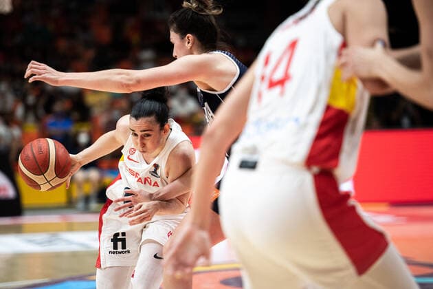 210620 Silvia Dominguez of Spain during the FIBA Women s Eurobasket match between Spain and Slovakia on June 20, 2021 in Valencia. Photo: Maxim ThorÃ BILDBYRAN kod MT MT0193 basket basketball national team, Nationalteam fiba women s eurobasket basket-em spanien spain slovakien slovakia dam bbeng dag 4 Copyright: MAXIMxTHORE BB210620MT164