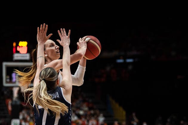 210620 Laura Gil of Spain during the FIBA Women s Eurobasket match between Spain and Slovakia on June 20, 2021 in Valencia. Photo: Maxim ThorÃ BILDBYRAN kod MT MT0193 basket basketball national team, Nationalteam fiba women s eurobasket basket-em spanien spain slovakien slovakia dam bbeng dag 4 Copyright: MAXIMxTHORE BB210620MT165
