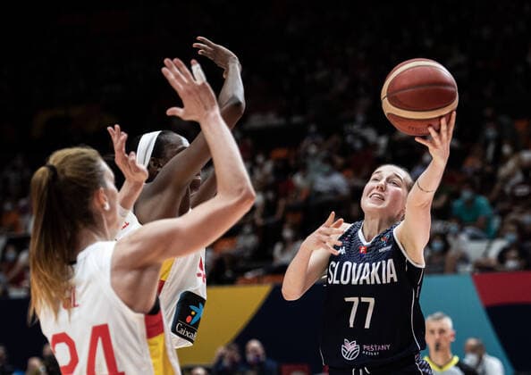 210620 Nikola Dudasova of Slovakia during the FIBA Women s Eurobasket match between Spain and Slovakia on June 20, 2021 in Valencia. Photo: Maxim ThorÃ BILDBYRAN kod MT MT0193 basket basketball national team, Nationalteam fiba women s eurobasket basket-em spanien spain slovakien slovakia dam bbeng dag 4 Copyright: MAXIMxTHORE BB210620MT173