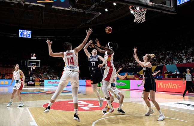 210620 Nikola Dudasova of Slovakia during the FIBA Women s Eurobasket match between Spain and Slovakia on June 20, 2021 in Valencia. Photo: Maxim ThorÃ BILDBYRAN kod MT MT0193 basket basketball national team, Nationalteam fiba women s eurobasket basket-em spanien spain slovakien slovakia dam bbeng dag 4 Copyright: MAXIMxTHORE BB210620MT176