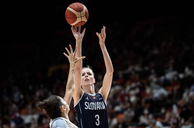 210620 Ivana Jakubcova of Slovakia during the FIBA Women s Eurobasket match between Spain and Slovakia on June 20, 2021 in Valencia. Photo: Maxim ThorÃ BILDBYRAN kod MT MT0193 basket basketball national team, Nationalteam fiba women s eurobasket basket-em spanien spain slovakien slovakia dam bbeng dag 4 Copyright: MAXIMxTHORE BB210620MT177