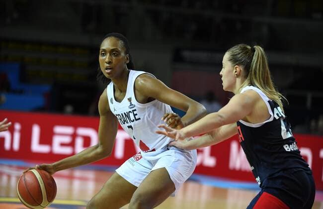 Sandrine Gruda of France and Elizaveta Komarova of Russia pictured during FIBA Women s Eurobasket match between France and Russia BASKET BALL : France vs Russie - Eurobasket Feminin - 20 06 2021 PhilippeCrochet Panoramic 