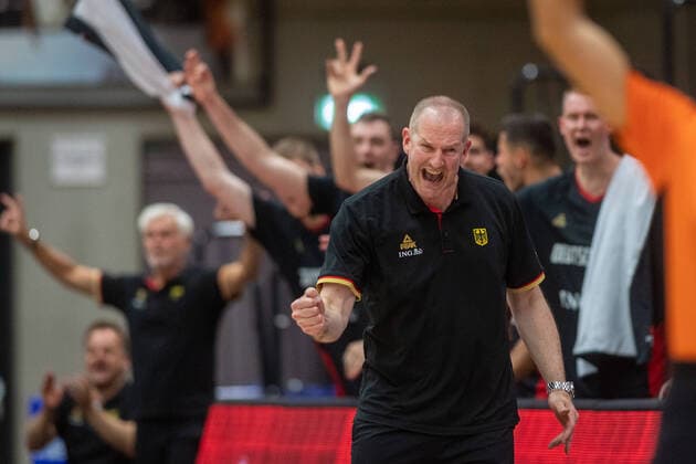 EuroBasket 2022, DBB, Historie, Bundestrainer Bilder des Jahres 2021, Sport 06 Juni Sport Themen der Woche KW24 Basketball Hamburg 20.06.2021 Supercup Nationalmannschaft Deutschland (GER) - Italien (ITA) Henrik Rödl (Deutschland, Bundestrainer) Rodl Roedl jubel *** Basketball Hamburg 20 06 2021 Supercup national team Germany GER Italy ITA Henrik Rödl Germany, national coach Rodl Roedl jubel