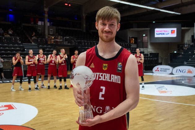 Basketball Hamburg 20.06.2021 Supercup Nationalmannschaft Deutschland (GER) - Italien (ITA) 1. Platz Luc Van Slooten (Deutschland, No.02)
