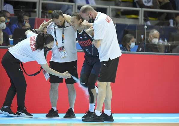 Katerina Fedorenkova of Russia left the pitch after injurie on his knee pictured during FIBA Women s Eurobasket match between France and Russia on JUNE 20, 2021 in Strasbourg BASKET BALL : France vs Russie - Eurobasket Feminin - 20 06 2021 PhilippeCrochet Panoramic 