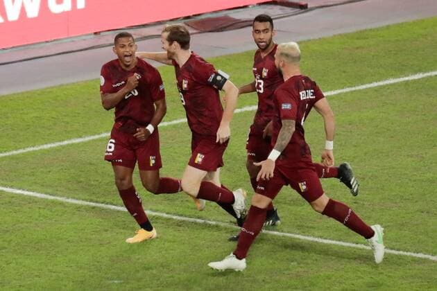 Venezuela s Edson Castillo (L) celebrates with his teammates after scoring against Ecuador, during a match for group B of the Copa America at the Nilton Santos Olympic Stadium in Rio de Janeiro, Brazil, 20 June 2021. Venezuela - Ecuador !ACHTUNG: NUR REDAKTIONELLE NUTZUNG!  Copyright: xANTONIOxLACERDAx AMDEP4738 20210621-637598339380646651