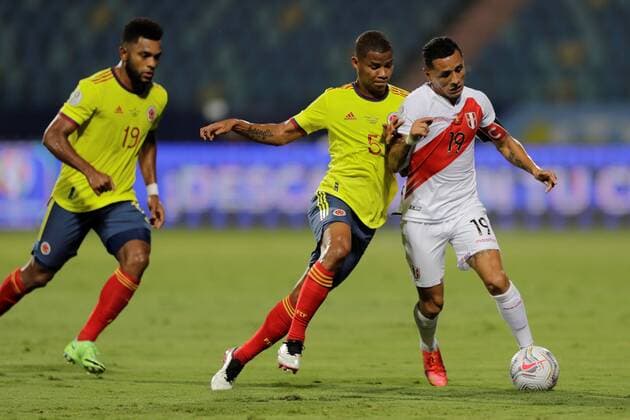 Colombia s Wilmar Barrios in action against Peru s Yoshimar Yotun, during a match for the Group B of the Copa America at the Pedro Ludovico Teixeira Olympic Stadium in Goiania, Brazil, 20 June 2021. Colombia - Peru !ACHTUNG: NUR REDAKTIONELLE NUTZUNG!  Copyright: xJoedsonxAlvesx AME7374 20210621-637598413268481587