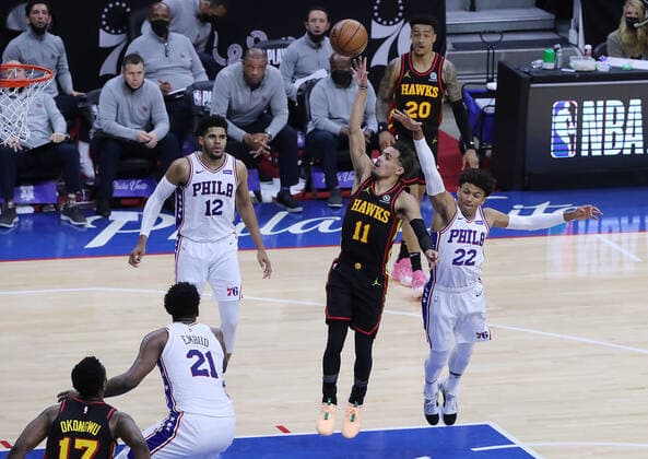 June 20, 2021, Philadelphia, PA, USA: Atlanta Hawks guard Trae Young drops in a floater for two points for a 76-69 lead against the Philadelphia 76ers at the end of the third quarter in game seven of their NBA, Basketball Herren, USA Eastern Conference semifinals series on Sunday, June 20, 2021, in Philadelphia. Philadelphia USA - ZUMAm67_ 0122243256st Copyright: xCurtisxComptonx