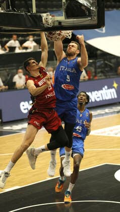 Photo : Nicolo Melli ( Italy ) wirft gegen Lukas Wank , links Basketball - Supercup Sun. 20.06. 2021 4 Nations Cup in Hamburg Deutschland - Italien