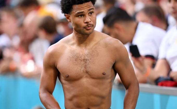 FUSSBALL Euro 2021 GRUPPE C Spiel 24 in Muenchen Portugal - Deutschland 19.06.2021 Serge Gnabry (Deutschland) nach dem Spiel *** FOOTBALL Euro 2021 GROUP C Match 24 in Munich Portugal Germany 19 06 2021 Serge Gnabry Germany after the match
