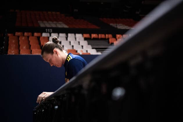 210621 Elin Eldebrink of Sweden during warm up ahead of the FIBA Women s Eurobasket round of sixteen match between Italy and Sweden on June 21, 2021 in Valencia. Photo: Maxim ThorÃ BILDBYRAN kod MT MT0194 basket basketball national team, Nationalteam fiba women s eurobasket basket-em italien italy slovakia sverige sweden dam bbeng dag 5 sextondelsfinal round of 16 round of sixteen Copyright: MAXIMxTHORE BB210621MT001