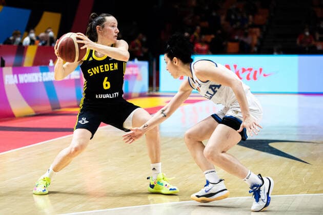 210621 Frida Eldebrink of Sweden during the FIBA Women s Eurobasket round of sixteen match between Italy and Sweden on June 21, 2021 in Valencia. Photo: Maxim Thore BILDBYRAN kod MT MT0194 basket basketball national team, Nationalteam fiba women s eurobasket basket-em italien italy slovakia sverige sweden dam bbeng dag 5 sextondelsfinal round of 16 round of sixteen Copyright: MAXIMxTHORE BB210621MT066