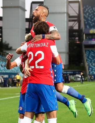 Chile s players celebrate after scoring against Uruguay, during a match for group A of the Copa America at the Arena Pantanal Stadium in Cuiaba, Brazil, 21 June 2021. Uruguay - Chile !ACHTUNG: NUR REDAKTIONELLE NUTZUNG!  Copyright: xSebastiaoxMoreirax AMDEP4929 20210621-632d5e46f1951e8c32b28ae0bf9d7f85dee3d550