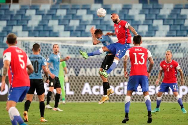 Uruguay s Matias Vecino in action against Chile s Arturo Vidal, during a match for group A of the Copa America at the Arena Pantanal Stadium in Cuiaba, Brazil, 21 June 2021. Uruguay - Chile !ACHTUNG: NUR REDAKTIONELLE NUTZUNG!  Copyright: xRaulxMartinezx AME7567 20210621-f35aae1bd94b12c4bf20cc7cf4c15e0e20c34bbc