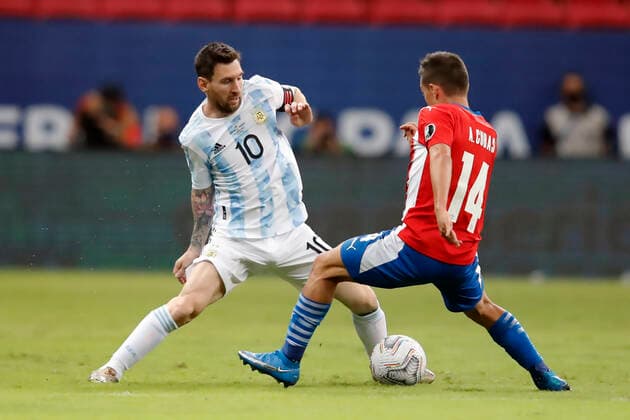 Argentina x Paraguay BRASÍLIA, DF - 21.06.2021: ARGENTINA X PARAGUAY - Match between , Argentina x Paraguay match valid for the third round Copa America Brazil 2021, held at the Estádio Nacional de Brasília Mané Garricha, on Monday(21). In the photo, Player Messi Argentina x Andres Cuba Paraguay. (Photo: Francisco Stuckert Fotoarena) x2083015x  FranciscoxStuckert