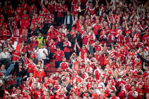 Fans under EM-kampen mellem Danmark og Rusland i Parken i Koebenhavn, mandag den 21. juni 2021.. , Copenhagen Denmark Copyright: RitzauxScanpix MadsxClausxRasmussenx COP101 spdk20210622-010338-L