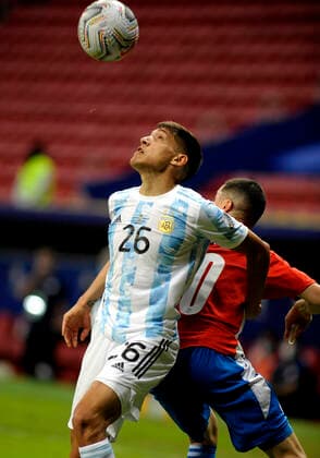 BRASILIA, BRAZIL - JUNE 21: Nahuel Molina of Argentina head the ball against Miguel Almiron of Paraguay ,during the match between Argentina and Paraguay at Mane Garrincha Stadium on June 21, 2021 in Brasilia, Brazil. SPO, SOC, ICH 