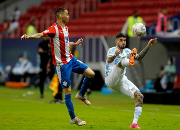 BRASILIA, BRAZIL - JUNE 21: Rodrigo De Paul of Argentina competes for the ball with Miguel Almiron of Paraguay ,during the match between Argentina and Paraguay at Mane Garrincha Stadium on June 21, 2021 in Brasilia, Brazil. SPO, SOC, ICH 
