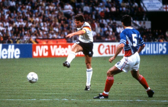 10.06.1990, Fussball WM Weltmeisterschaft 1990 in Italien Deutschland - Jugoslawien ( 4 : 1 ) in Mailand links Lothar Matthäus Deutschland BRD Football World Cup World Cup 1990 in Italy Germany Yugoslavia 4 1 in Milan left Lothar Matthew Germany Germany *** 10 06 1990, Football World Cup World Cup 1990 in Italy Germany Yugoslavia 4 1 in Milan left Lothar Matthäus Germany BRD Football World Cup World Cup 1990 in Italy Germany Yugoslavia 4 1 in Milan left Lothar Matthew Germany Germany