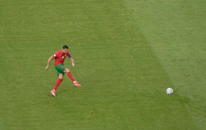 19.06.2021, Fussball, Europameisterschaft 2020, Gruppenspiel Gruppe F, Portugal - Deutschland, in der Fußball Arena München. Christiano Ronaldo (Portugal) Schuss.
