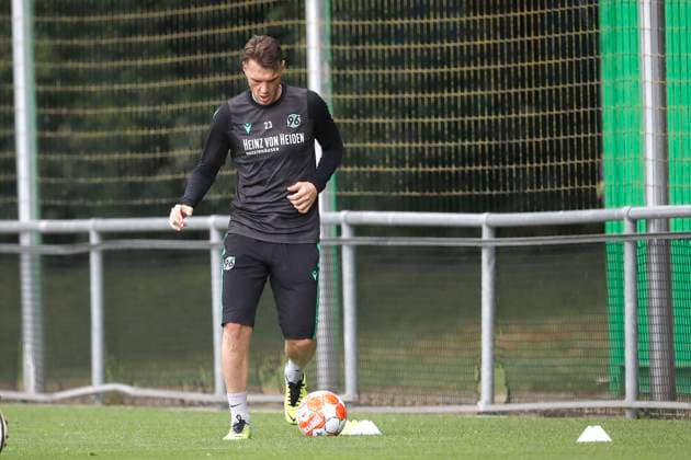 22.06.2021, Mehrkampfanlage Hannover 96, Hannover, Hannover 96 beim Training auf der Mehrkampfanlage, im Bild Baris Basdas (23, Hannover) beim Sondertraining mit Ball Training von Hannover 96 auf der Mehrkampfanlage *** 22 06 2021, Hannover 96 all-around training facility, Hannover, Hannover 96 training at the all-around training facility, pictured is Baris Basdas 23, Hannover at special training with ball Hannover 96 training at the all-around training facility.