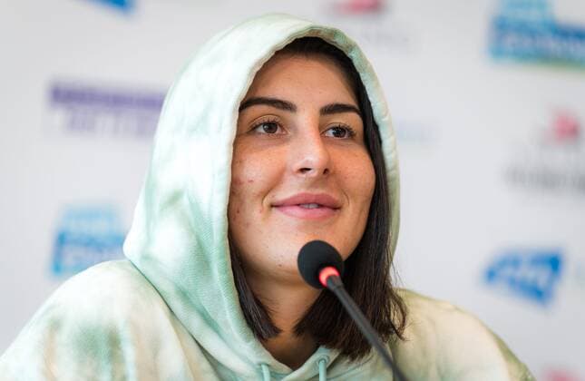 Mandatory Credit: Photo by Rob Prange Shutterstock (12163992cc) Bianca Andreescu of Canada talks to the media after the first round at the 2021 Viking International WTA, Tennis Damen 500 tennis tournament Viking International Championships, Day Four, Tennis, Eastbourne, East Sussex, UK - 22 June 2021 EDITORIAL USE ONLY No use with unauthorised audio, video, data, fixture lists, club league logos or live services. Online in-match use limited to 120 images, no video emulation. No use in betting, games or single club league player publications. Viking International Championships, Day Four, Tennis, Eastbourne, East Sussex, UK - 22 June 2021 EDITORIAL USE ONLY No use with unauthorised audio, video, data, fixture lists, club league logos or live services. Online in-match use limited to 120 images, no video emulation. No use in betting, games or single club league player publications. Copyright: xRobxPrange Shutterstockx 12163992cc