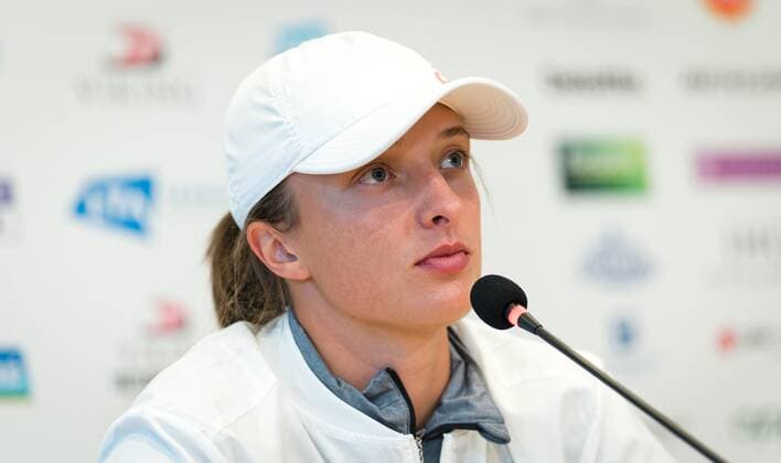Mandatory Credit: Photo by Rob Prange Shutterstock (12163992fk) Iga Swiatek of Poland talks to the media after the first round at the 2021 Viking International WTA, Tennis Damen 500 tennis tournament Viking International Championships, Day Four, Tennis, Eastbourne, East Sussex, UK - 22 June 2021 EDITORIAL USE ONLY No use with unauthorised audio, video, data, fixture lists, club league logos or live services. Online in-match use limited to 120 images, no video emulation. No use in betting, games or single club league player publications. Viking International Championships, Day Four, Tennis, Eastbourne, East Sussex, UK - 22 June 2021 EDITORIAL USE ONLY No use with unauthorised audio, video, data, fixture lists, club league logos or live services. Online in-match use limited to 120 images, no video emulation. No use in betting, games or single club league player publications. Copyright: xRobxPrange Shutterstockx 12163992fk